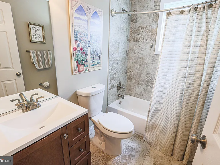 215 Clarendon Ave — Photo 47
