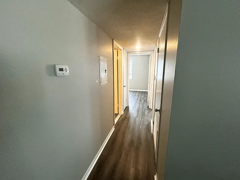 Willow Knolls Apartments — Photo 11