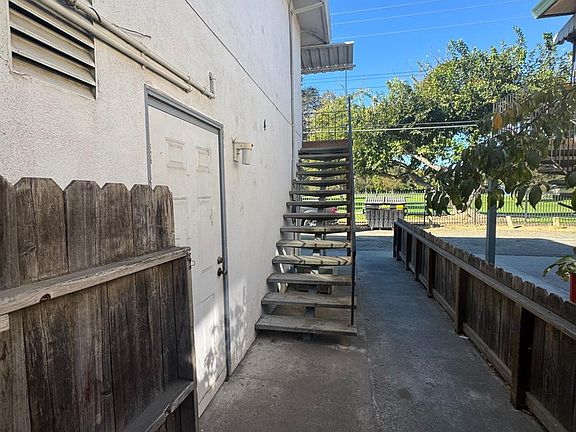 3rd image of 805 Carro Dr