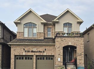 221 Fleetwood Dr, Oshawa, ON L1K3E7