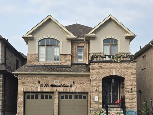 221 Fleetwood Dr, Oshawa, ON L1K 3E7