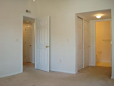 2 bed, 1000 sqft, $1,550 — Photo 2