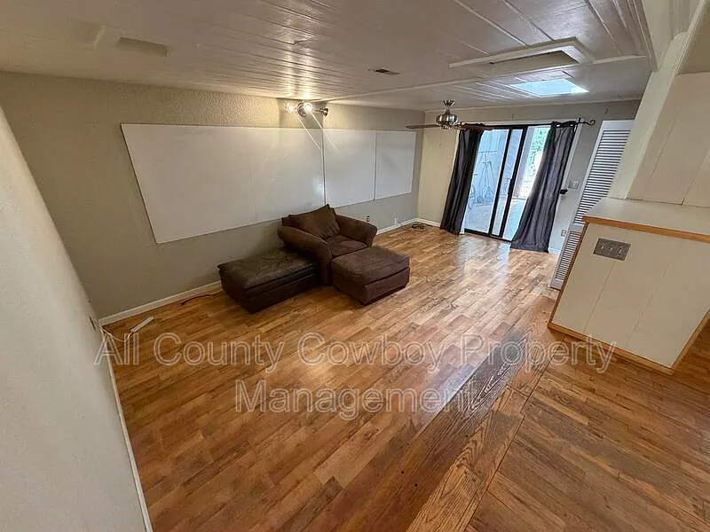 4 bed, 2.0 bath, 1872 sqft, $1,850 — Photo 4