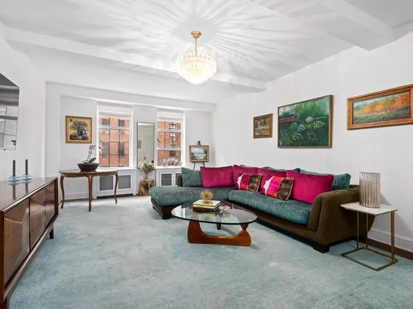 470 West 24th Street image 1 of 13