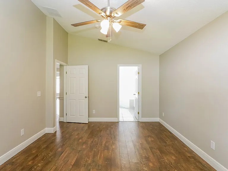936 Haverford Dr — Photo 7