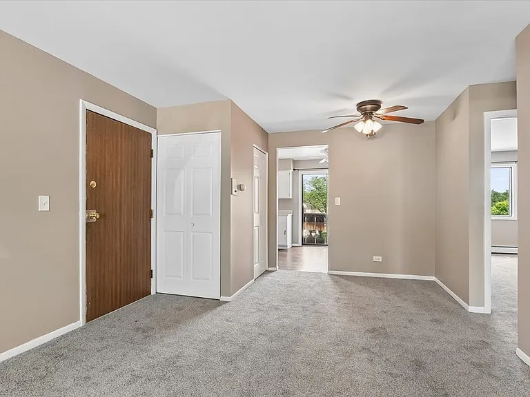 386 Echo Ln #4 — Photo 4