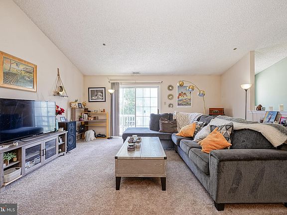 5th image of 56 Crestmont Dr