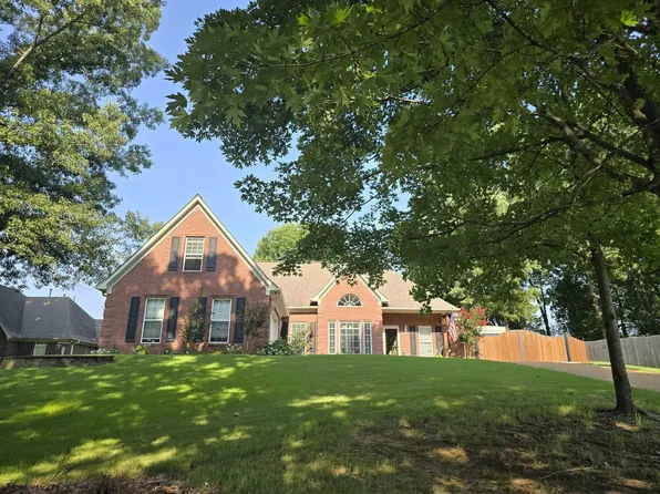 220 Country Side Dr, Oakland, TN 38060