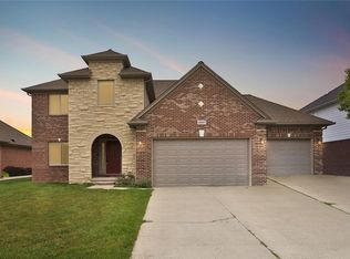 16417 Bishopsgate Dr, Macomb, MI