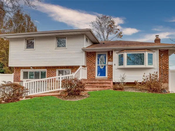 4 Kent Place, Plainview, NY 11803