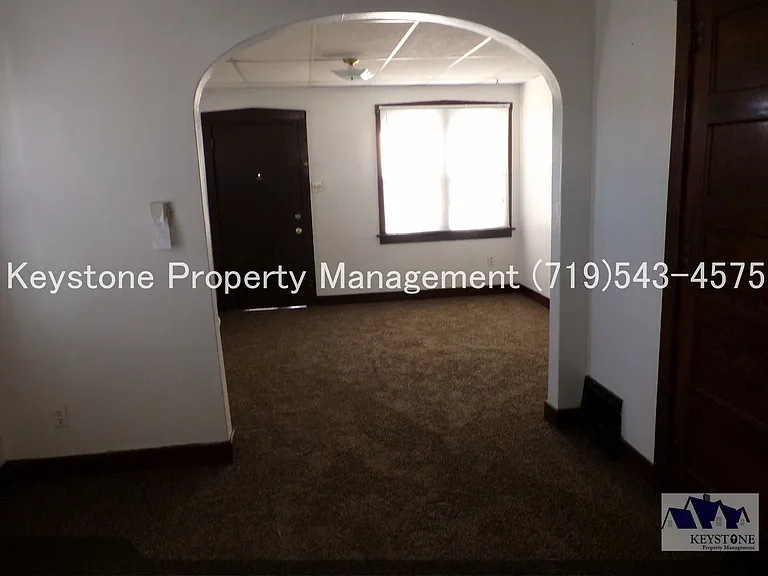$400 Off 1st Month! Charming 1 Bedroom Apartment with Private Entrance & Covered Porch $800/$800 — Photo 4