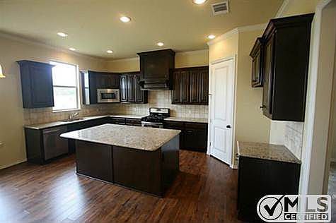 3rd image of 2728 Clarendon Dr