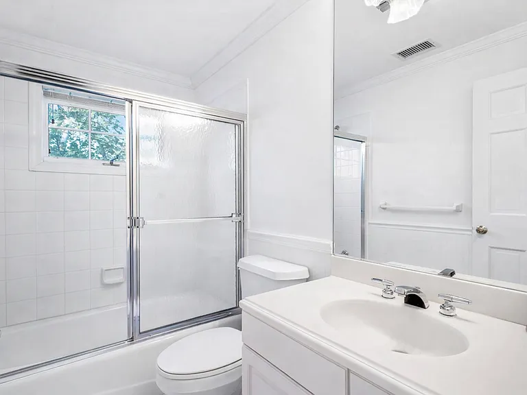 45 Quogue St — Photo 14