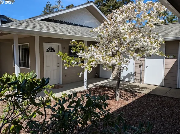 1150 Hemlock St #E17, Florence, OR 97439