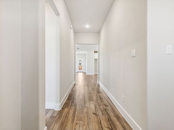 4th image of 2229 Vista Way