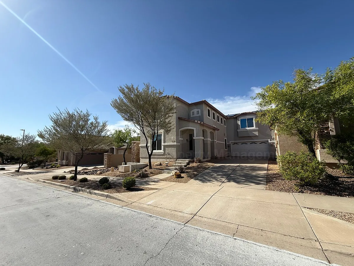 4 bed, 3.5 bath, 2483 sqft, $2,499 — Photo 2