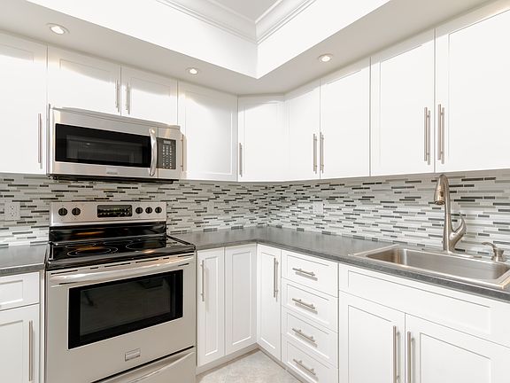 2nd image of 3960 Oaks Clubhouse Dr APT 503