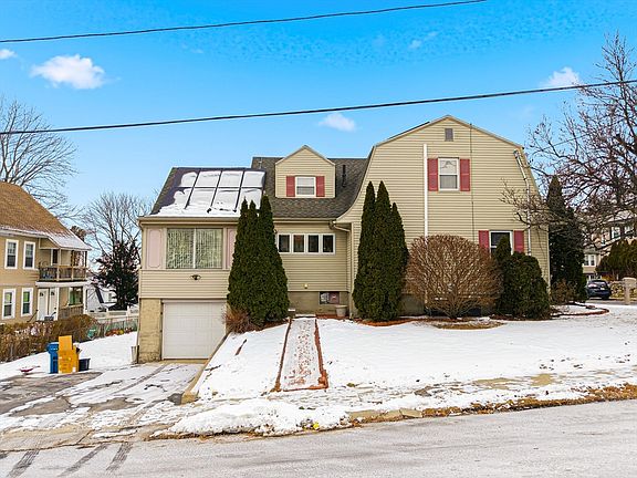 5th image of 1082 Essex St