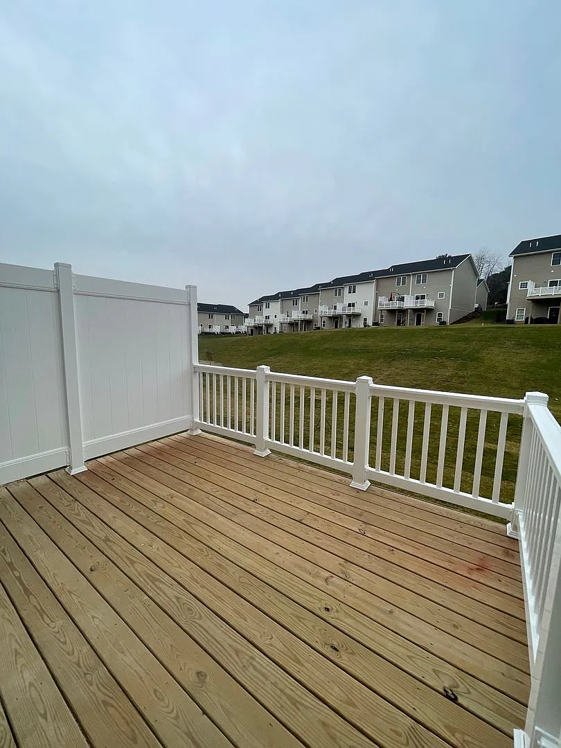 Crescent Ridge Townhome for Rent — Photo 2