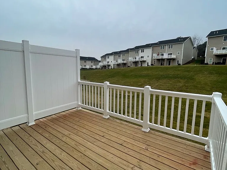 1108 Harvest Ct — Photo 2