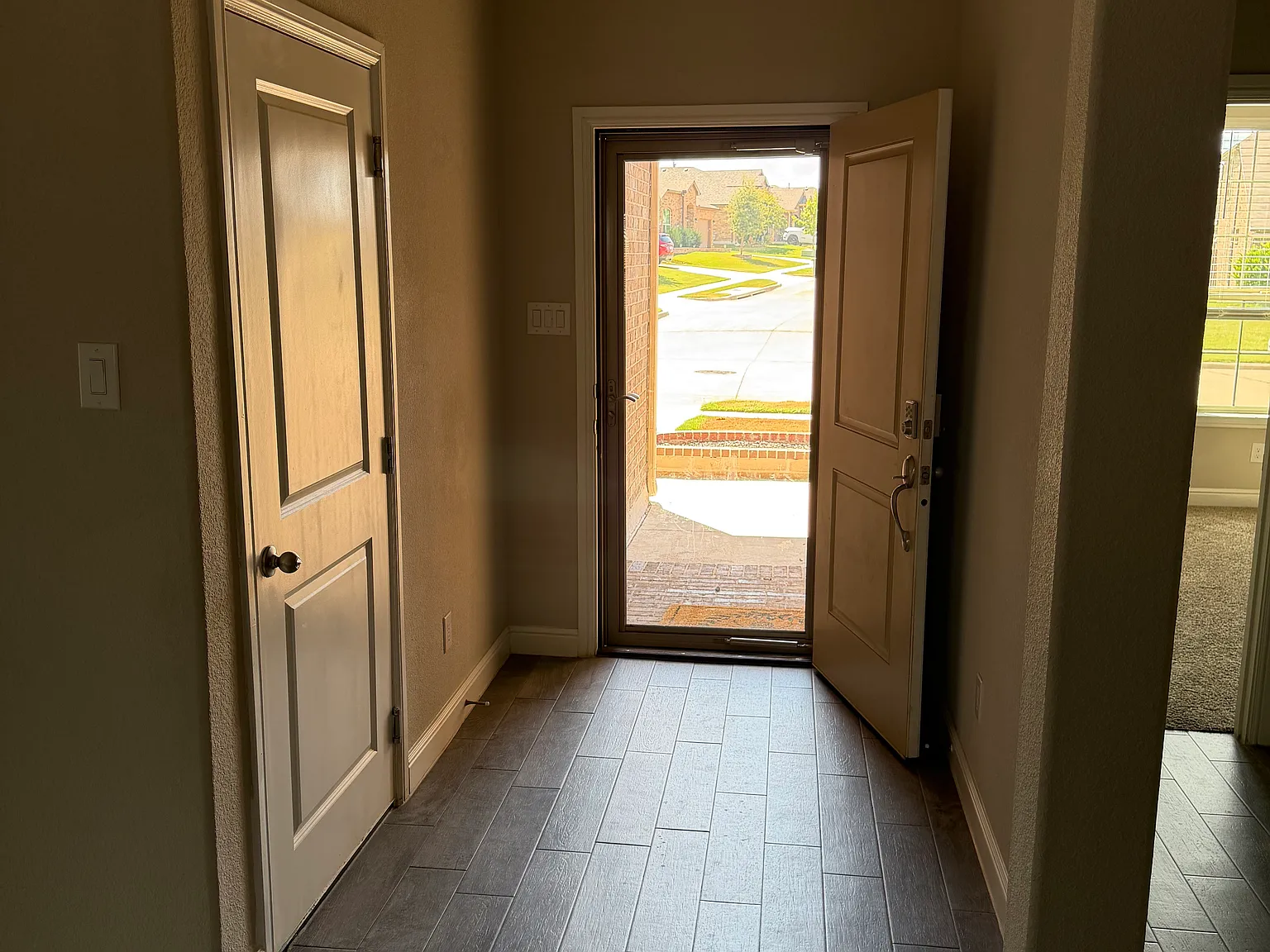 4 bed, 2189 sqft, $2,400 — Photo 2