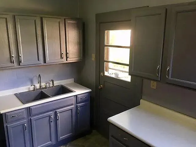 1624 Pleasant St — Photo 5