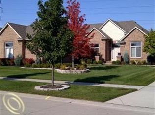 54801 Preston Pines Ln, Shelby Township, MI 48315
