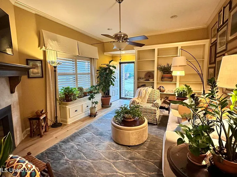 58 Woodlake Dr — Photo 2