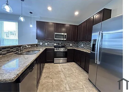 6 bed, 3185 sqft, $3,900 — Photo 2