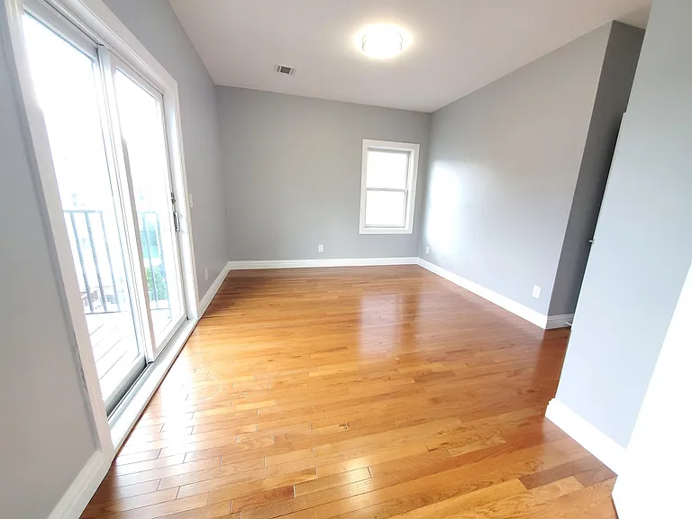 84 Andrew St — Photo 19
