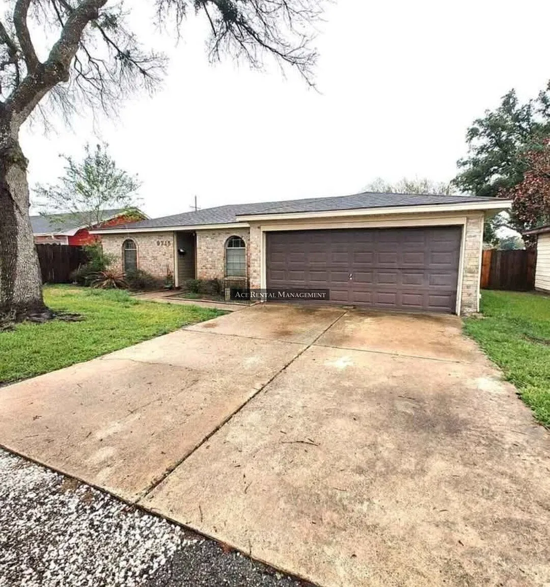 Coming Soon! Beautiful 3BR/2BA Home with 2-Car Garage in Beaumont, TX 77705 — Photo 1