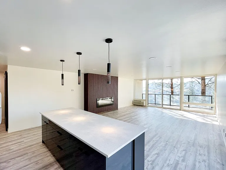 358 S Coeur D Alene St — Photo 23