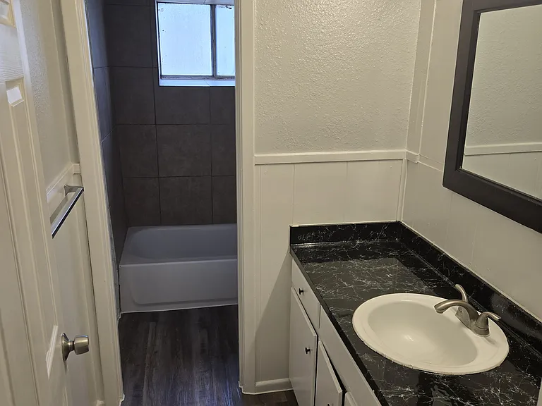 Alamo Apartments — Photo 38