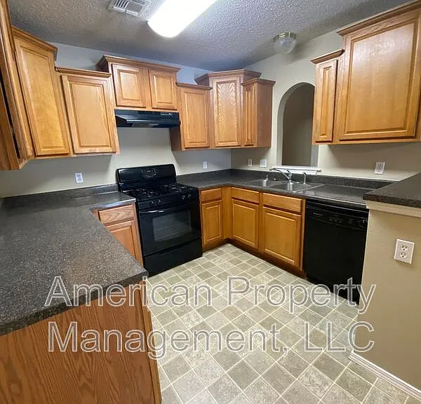 4714 NE Wisconsin St — Photo 26