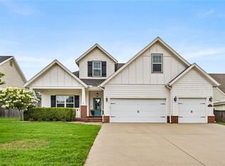 1307 Chancery Ln, Cave Springs, AR 72718