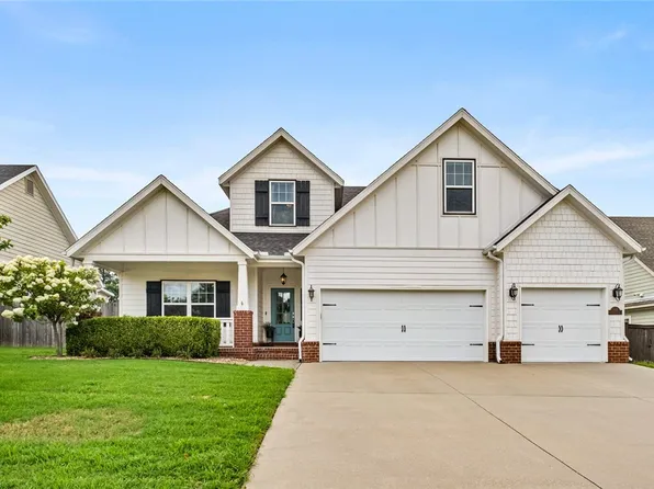 1307 Chancery Ln, Cave Springs, AR 72718