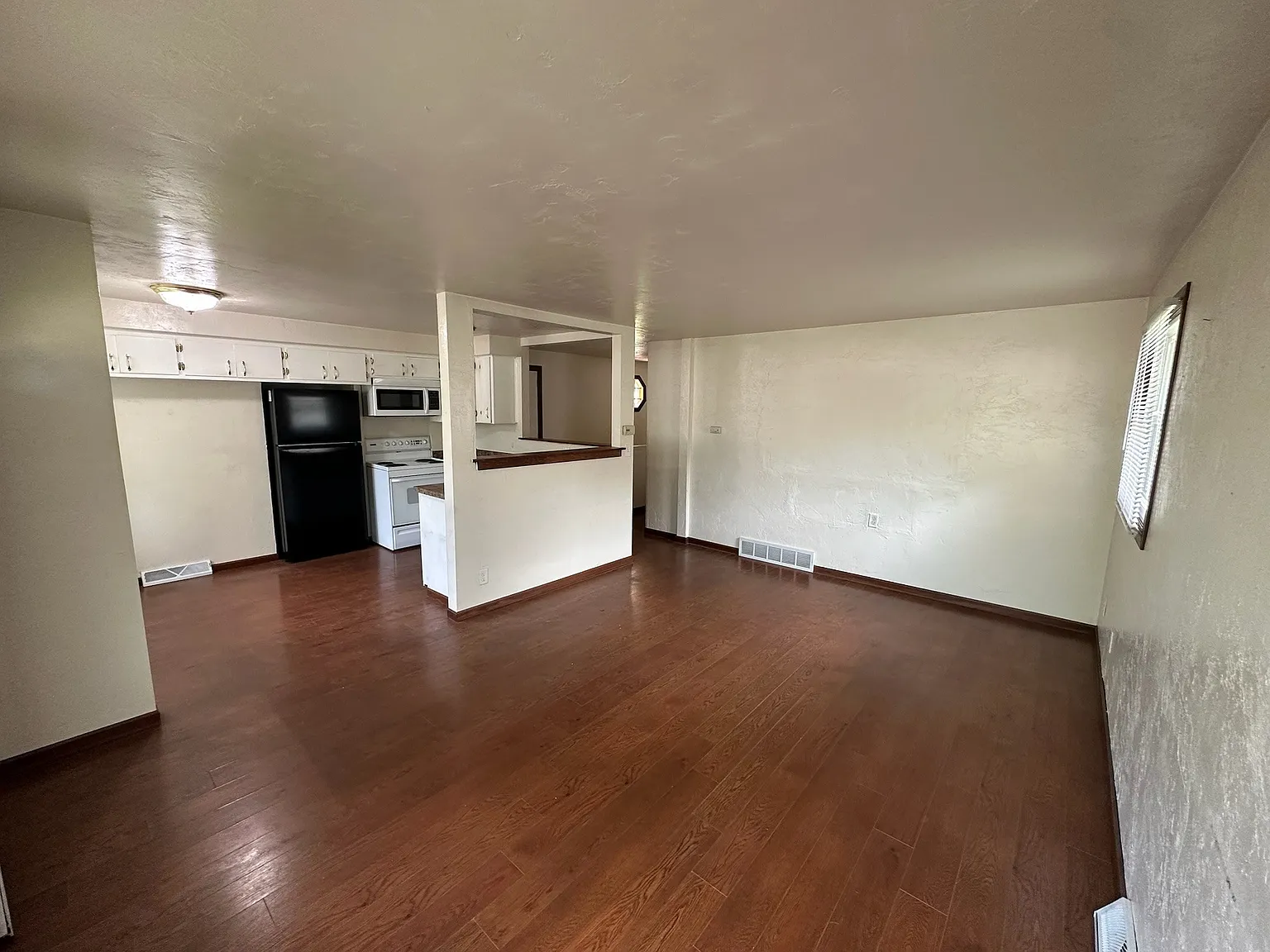 413/411 Tampa Way - 413 — Photo 2