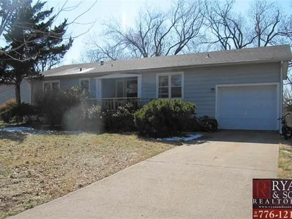 435 Westview Dr, Manhattan, KS 66502