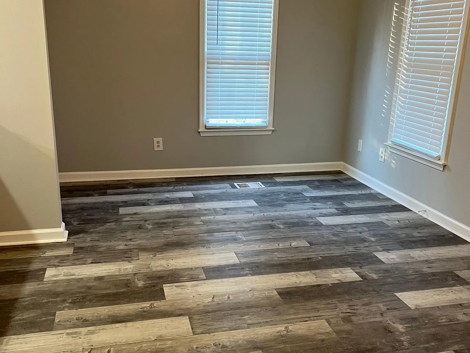 901 Hall St NW — Photo 3