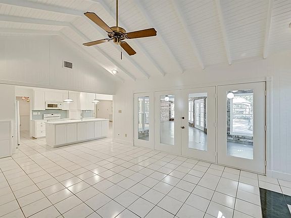 3rd image of 6923 Roberts Ln
