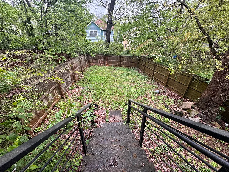 990 Linam St SE #B — Photo 8