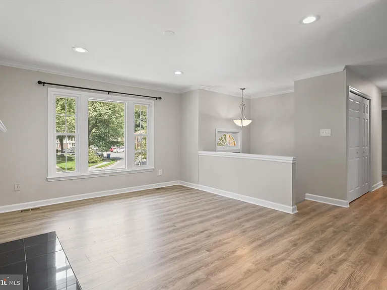 8583 Tyrolean Way — Photo 3