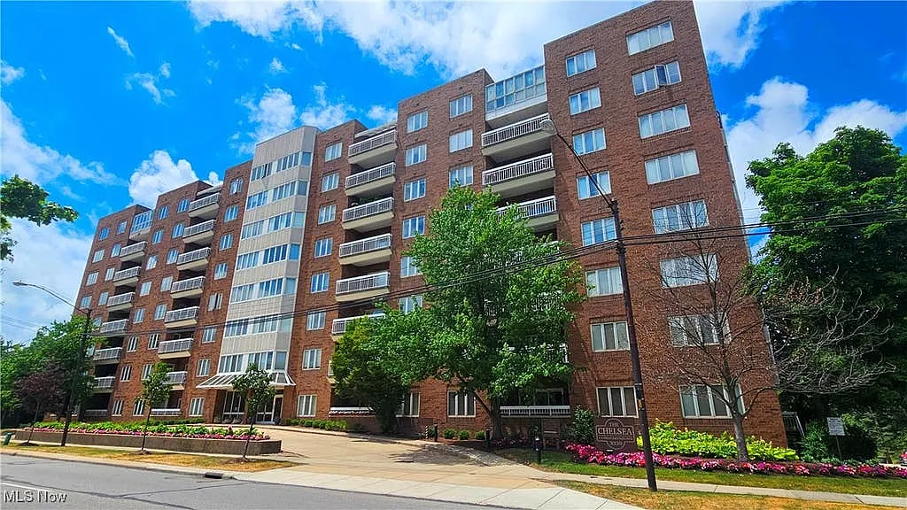 Chelsea Condos — Photo 1