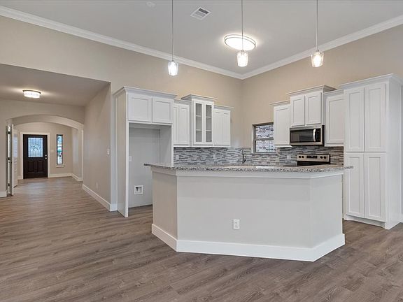 4th image of 604 N Frisco Rd