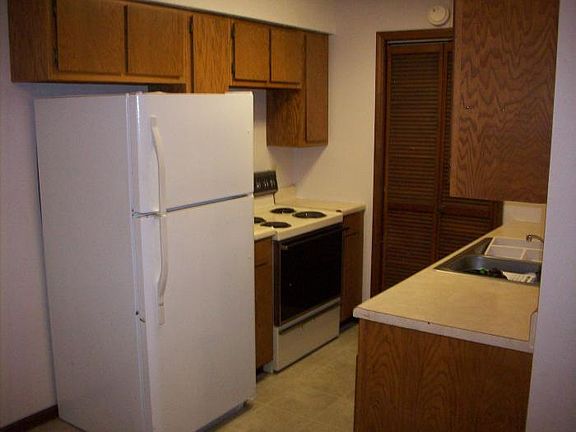 2nd image of 1377 Parkside Dr