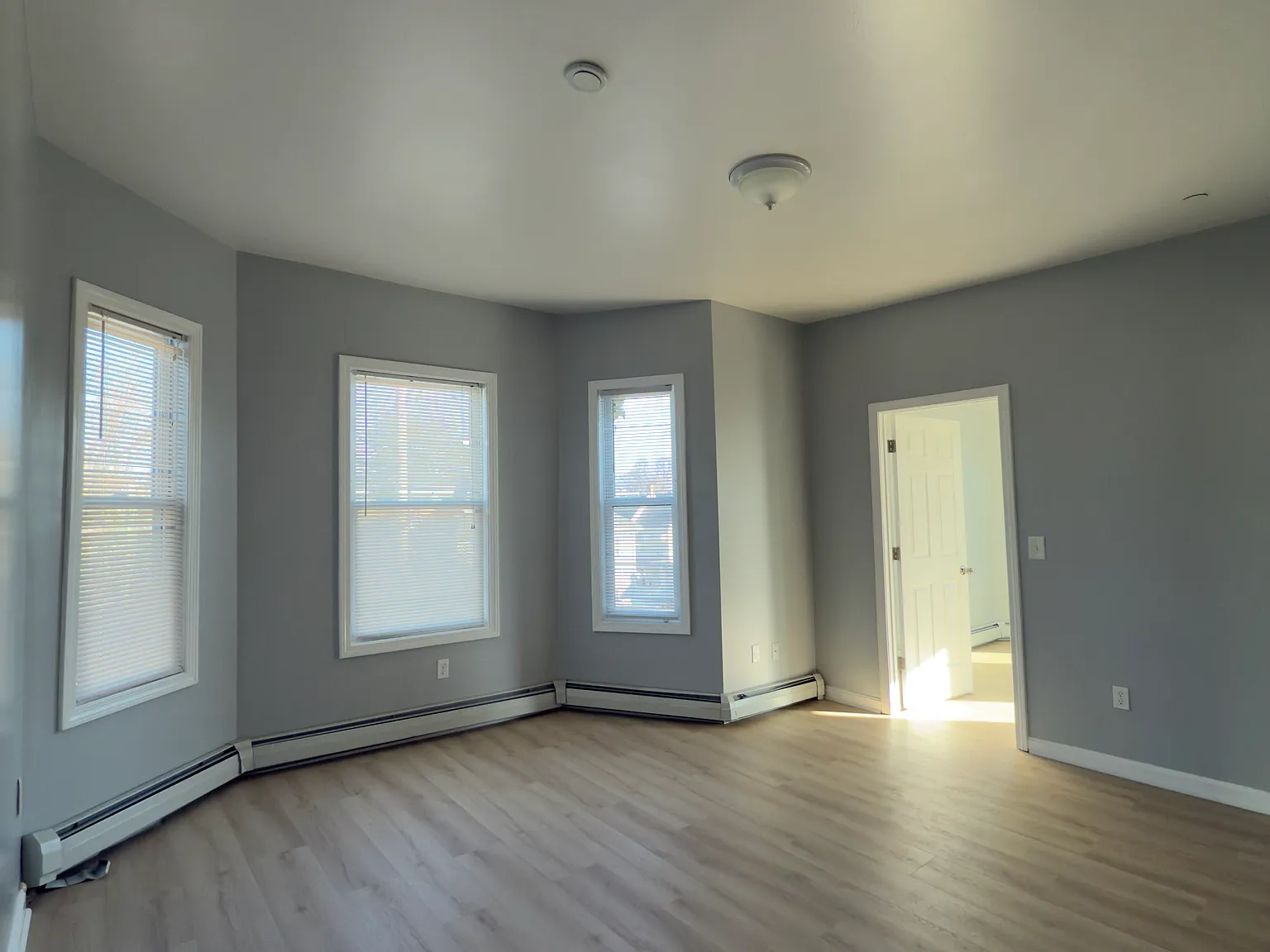 4 bed, 1400 sqft, $2,850 — Photo 4