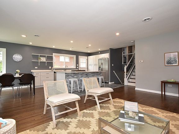 5th image of 2832 Buckingham Ave