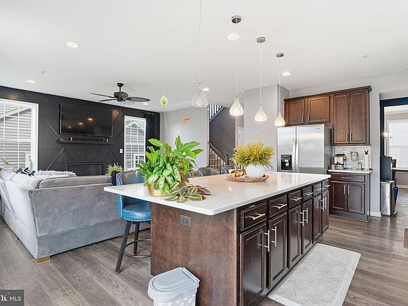 3rd image of 6515 Langbrooke Ct