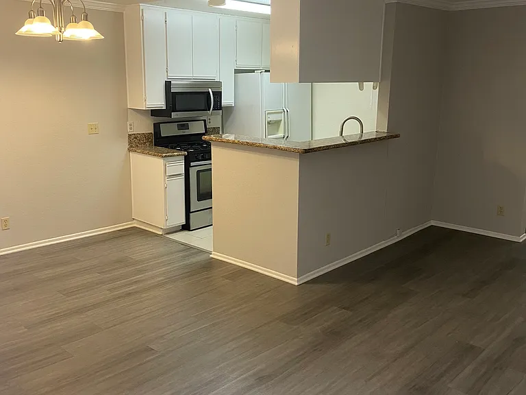 600 N Whitnall Hwy — Photo 7