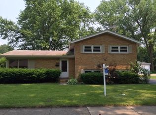 319 N Wilshire Ln, Arlington Heights, IL